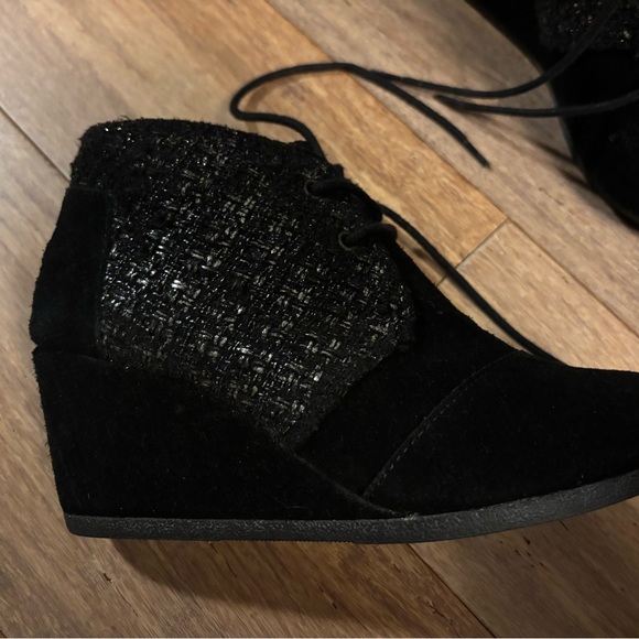 Toms Black Textured Ankle Booties - Picture 2 of 2